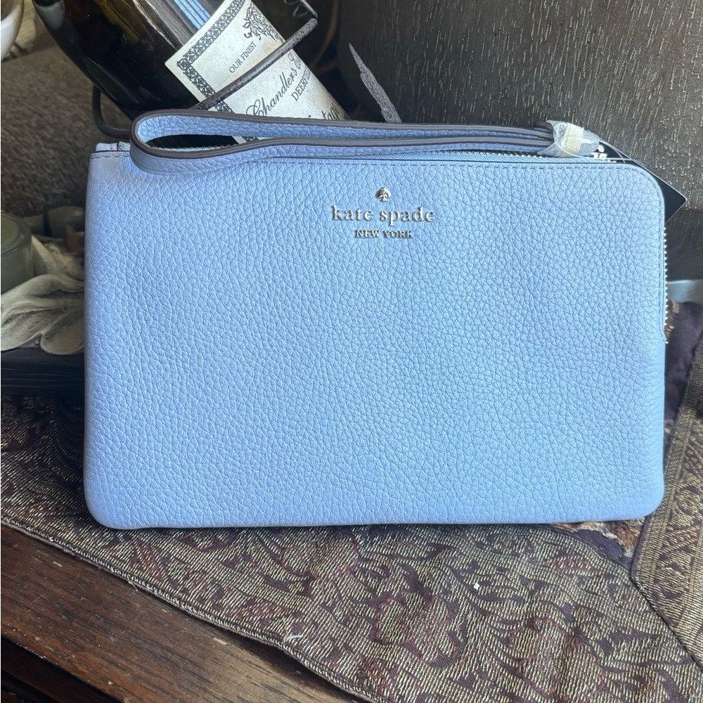 Authentic KATE SPADE Pebbled leather medium zip wristlet